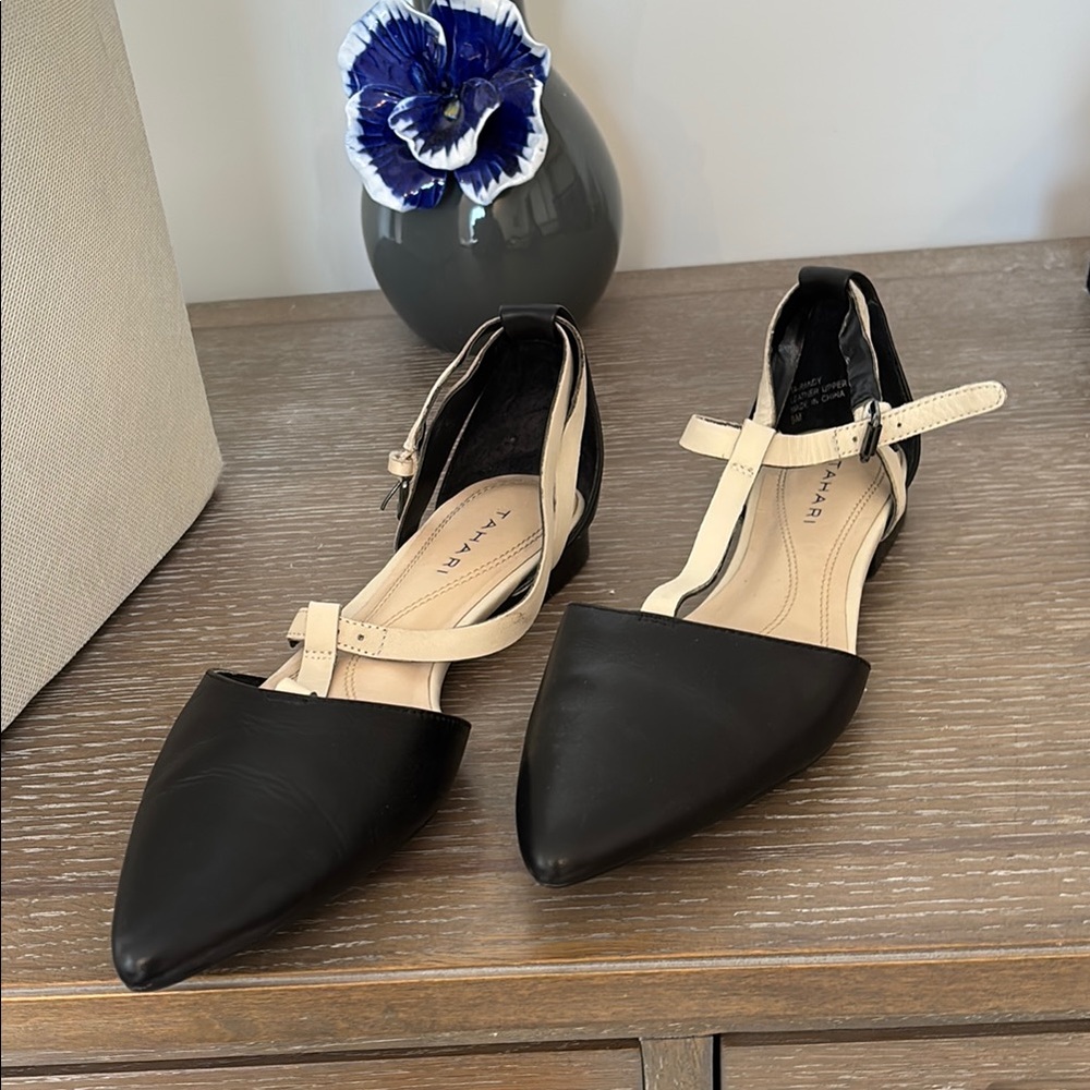 Tahari size 9 black & tam shoe